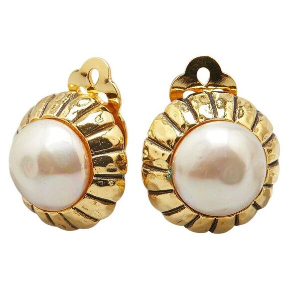 Pre Loved chanel Women metallic | gold Earrings - Picture 1 of 6
